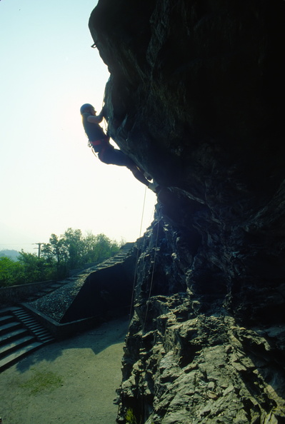 1979-07-20_05_Aosta_palestra-roccia-al-Castello.jpg
